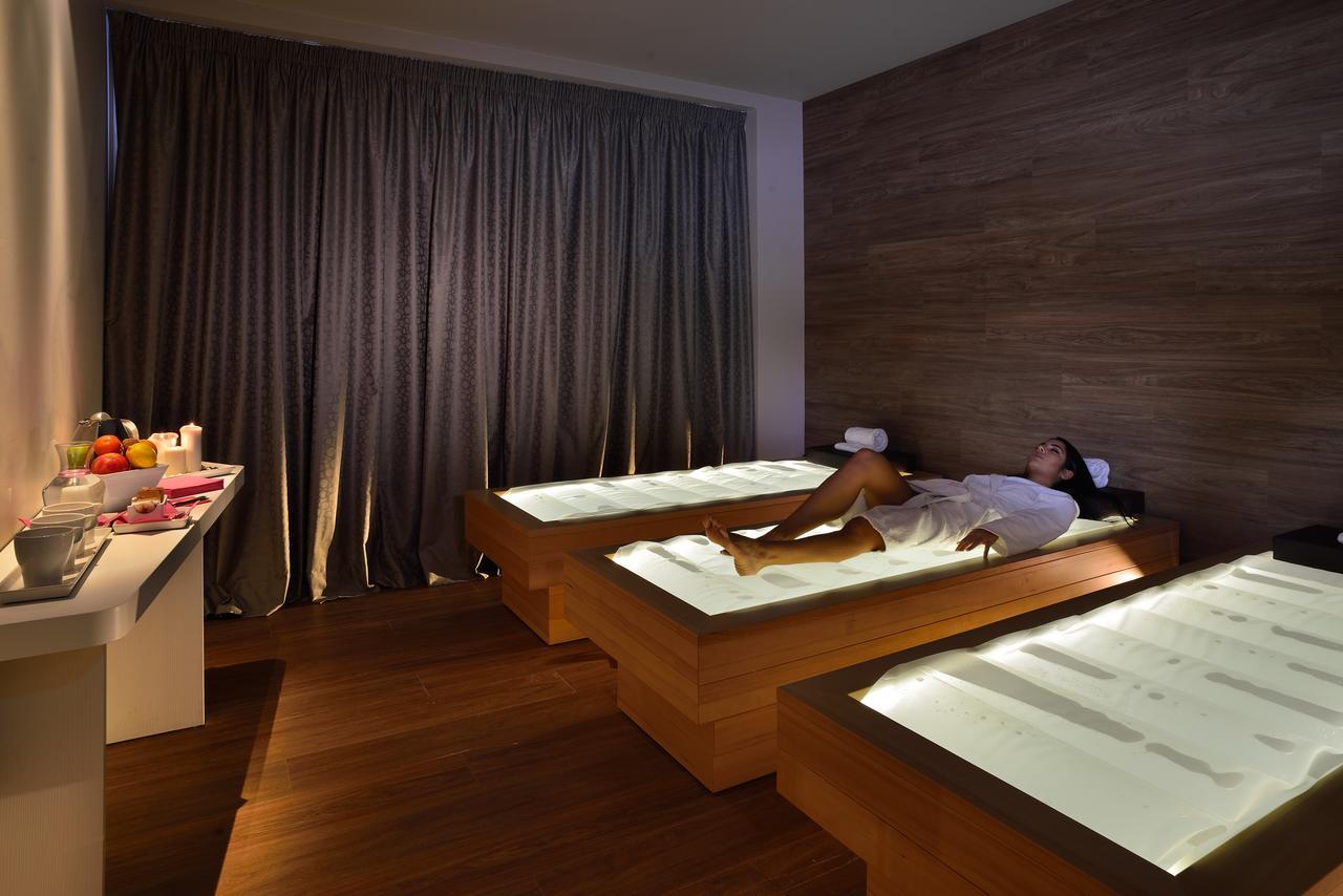 Embassy Hotel & Spa Каттоліка Екстер'єр фото
